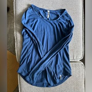 Women’s Under Armour Heat Gear navy long sleeve shirt